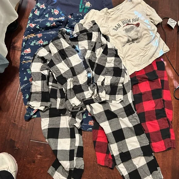 Old Navy lot of 3 pajama sets. - Picture 1 of 1